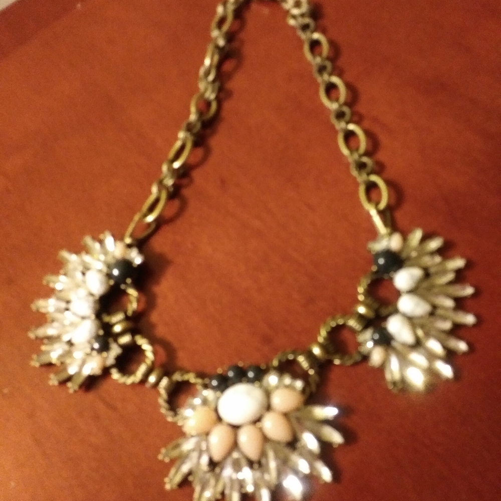 Great Looking C&I statement necklace